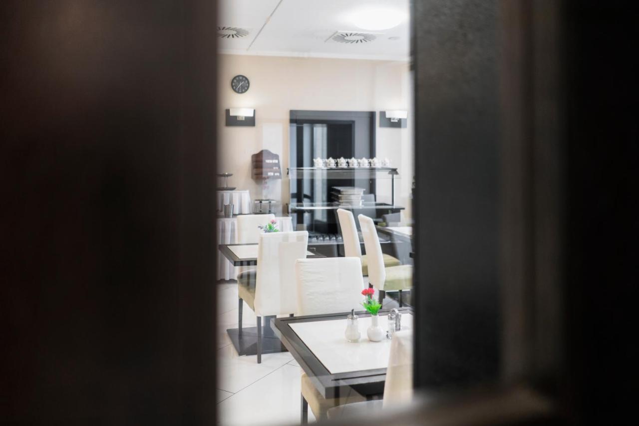 Hotel Astory Plzen Luaran gambar