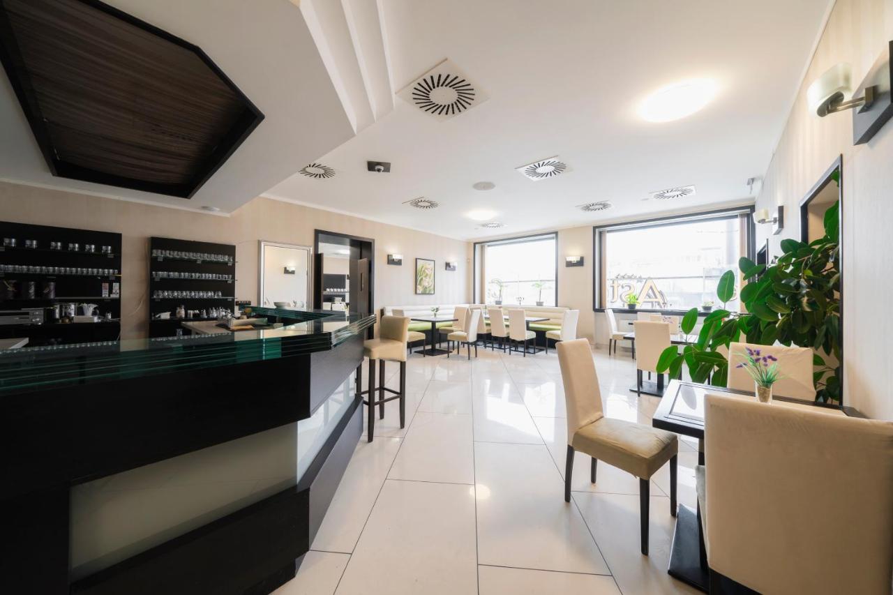 Hotel Astory Plzen Luaran gambar