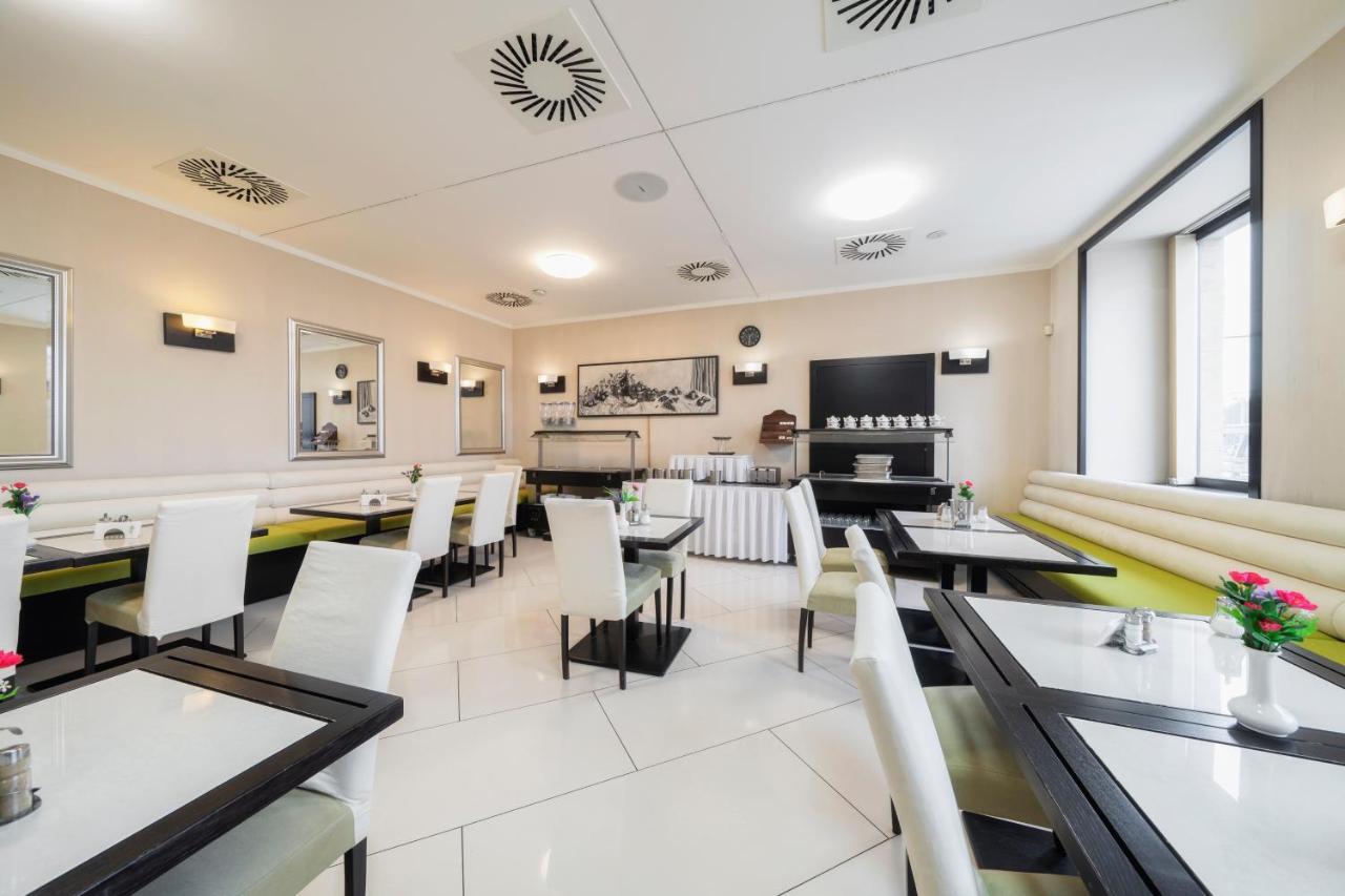 Hotel Astory Plzen Luaran gambar