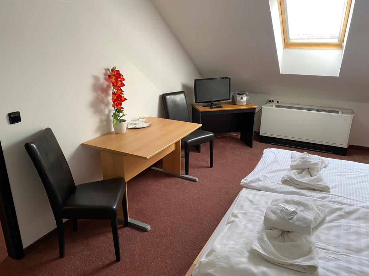 Hotel Astory Plzen Luaran gambar