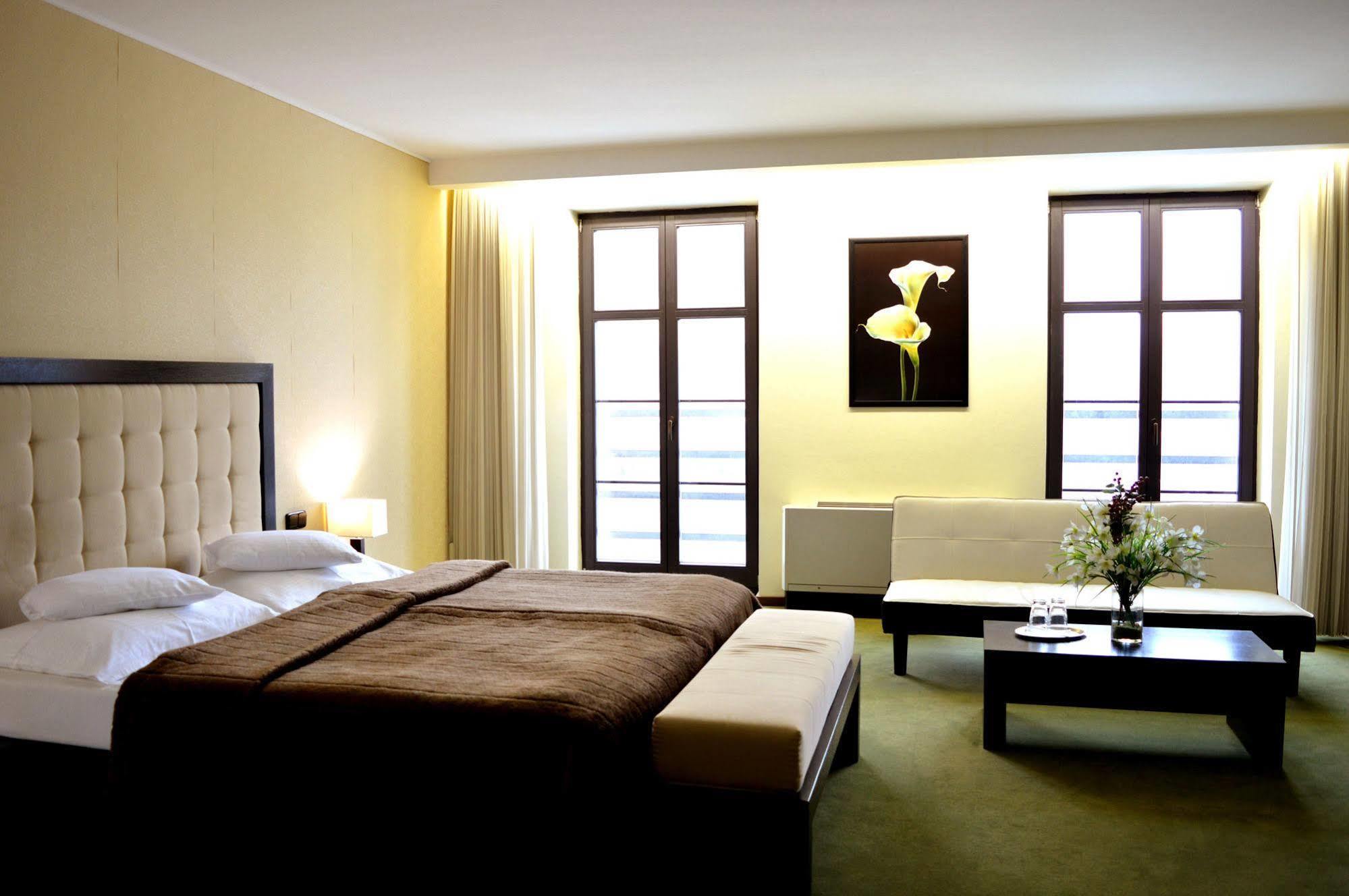 Hotel Astory Plzen Luaran gambar